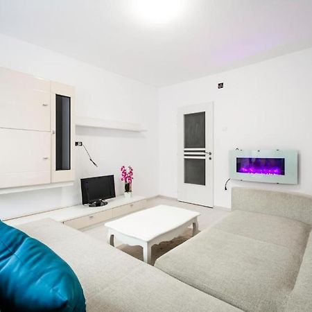 Nice Apartament Arad Eksteriør bilde